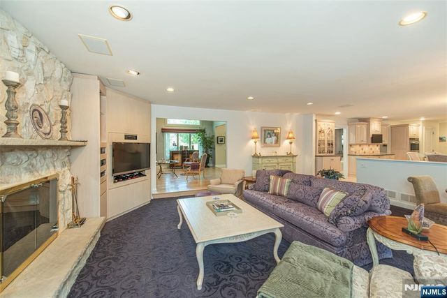 15 McDonough Place, Caldwell, NJ 07006
