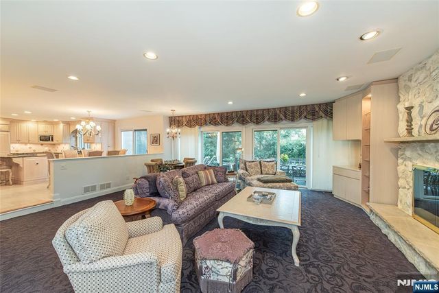 15 McDonough Place, Caldwell, NJ 07006