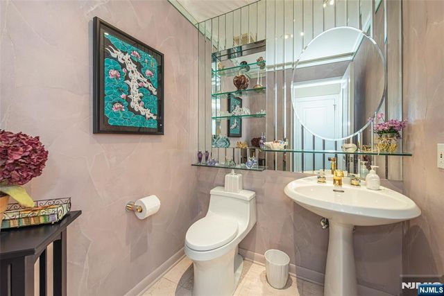 15 McDonough Place, Caldwell, NJ 07006