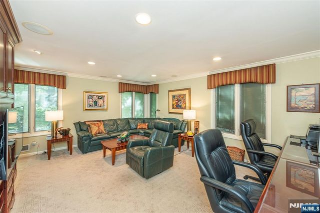 15 McDonough Place, Caldwell, NJ 07006