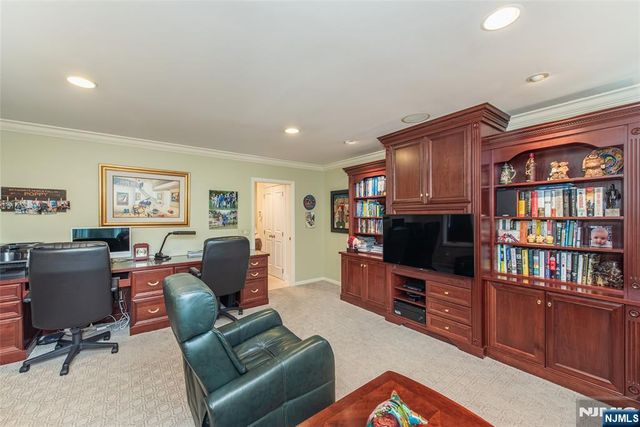 15 McDonough Place, Caldwell, NJ 07006