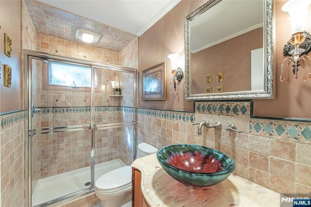 15 McDonough Place, Caldwell, NJ 07006