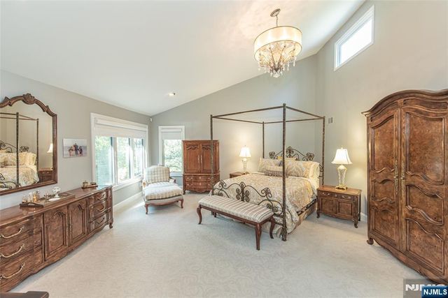 15 McDonough Place, Caldwell, NJ 07006