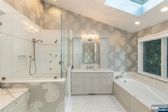 15 McDonough Place, Caldwell, NJ 07006