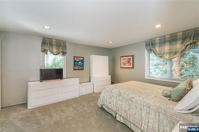 15 McDonough Place, Caldwell, NJ 07006