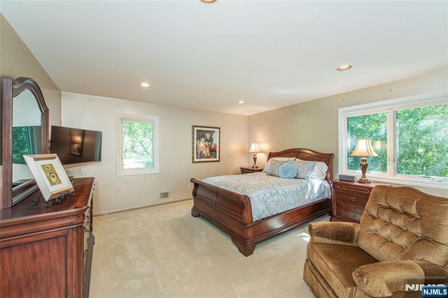 15 McDonough Place, Caldwell, NJ 07006