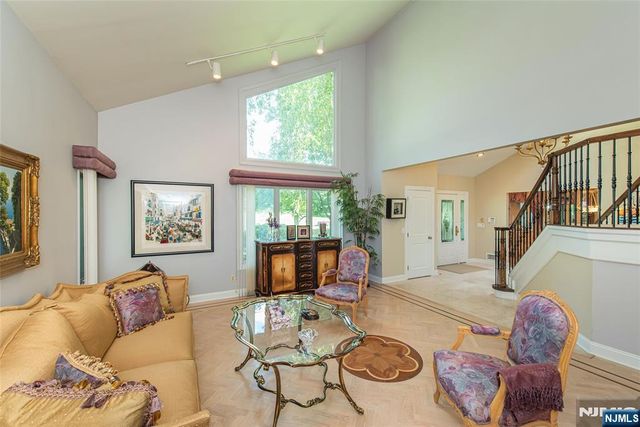 15 McDonough Place, Caldwell, NJ 07006