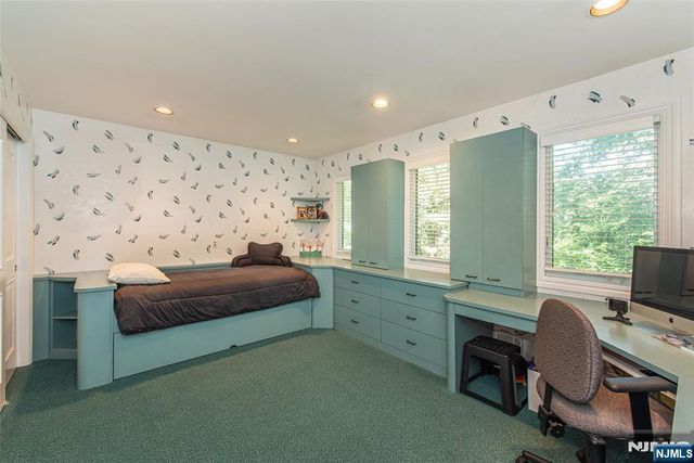 15 McDonough Place, Caldwell, NJ 07006