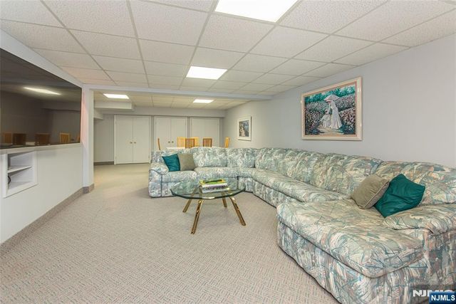 15 McDonough Place, Caldwell, NJ 07006