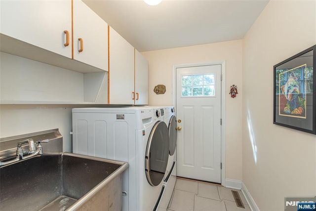 15 McDonough Place, Caldwell, NJ 07006