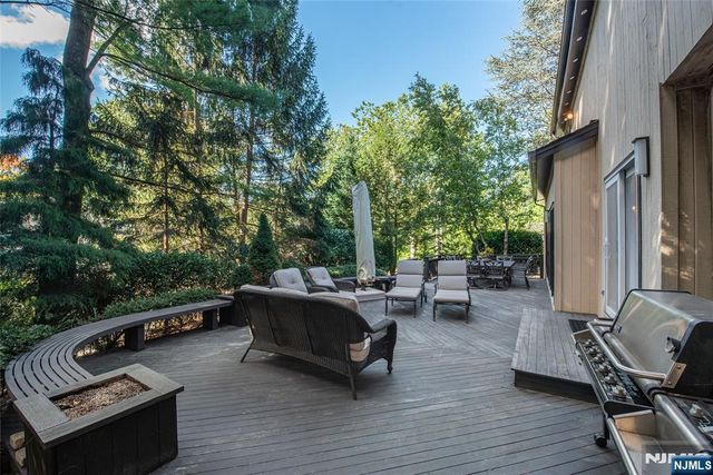 15 McDonough Place, Caldwell, NJ 07006