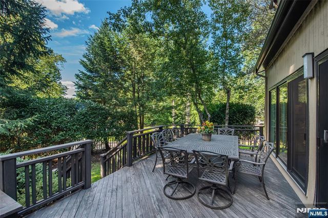 15 McDonough Place, Caldwell, NJ 07006