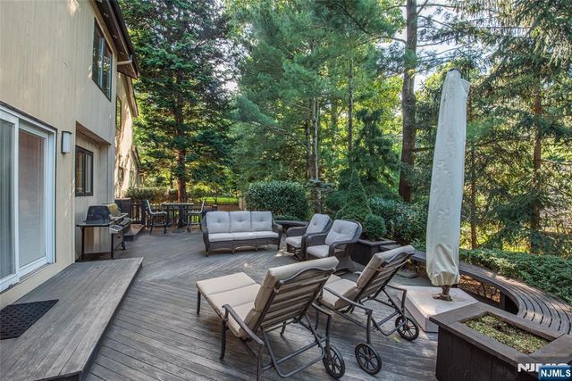 15 McDonough Place, Caldwell, NJ 07006