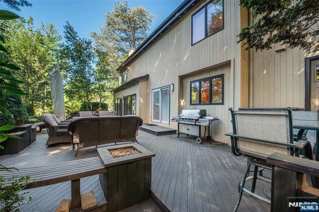 15 McDonough Place, Caldwell, NJ 07006