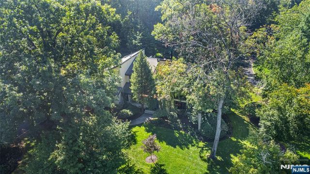 15 McDonough Place, Caldwell, NJ 07006