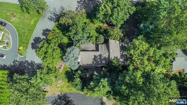15 McDonough Place, Caldwell, NJ 07006