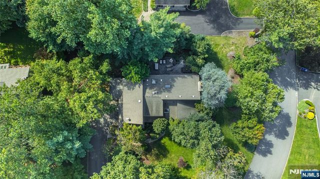 15 McDonough Place, Caldwell, NJ 07006
