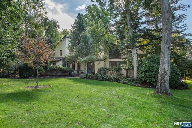 15 McDonough Place, Caldwell, NJ 07006