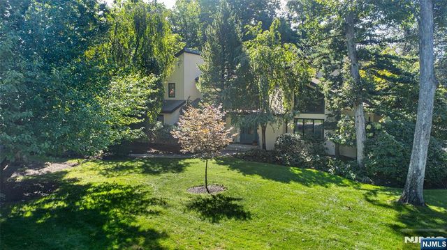 15 McDonough Place, Caldwell, NJ 07006