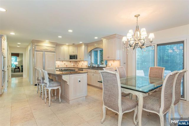 15 McDonough Place, Caldwell, NJ 07006