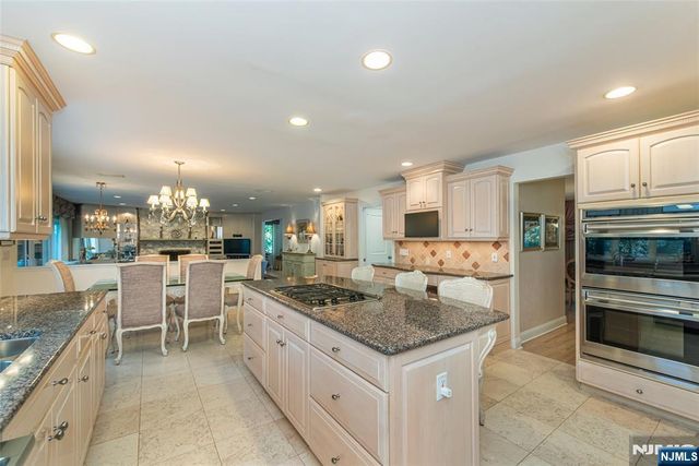 15 McDonough Place, Caldwell, NJ 07006