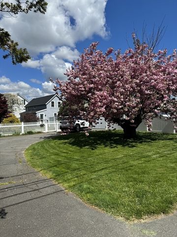 44 Mount Vernon St, Peabody, MA 01960