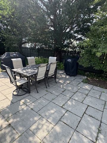 44 Mount Vernon St, Peabody, MA 01960