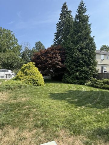 44 Mount Vernon St, Peabody, MA 01960