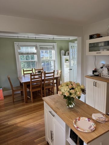 44 Mount Vernon St, Peabody, MA 01960