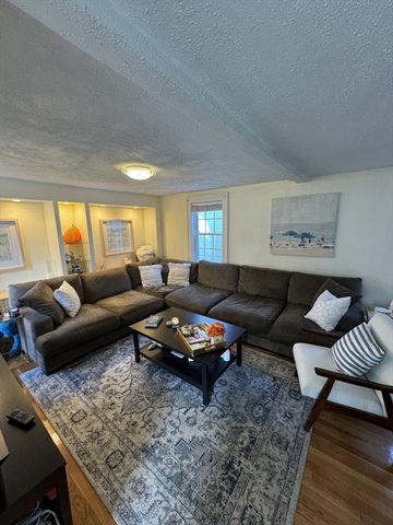 44 Mount Vernon St, Peabody, MA 01960