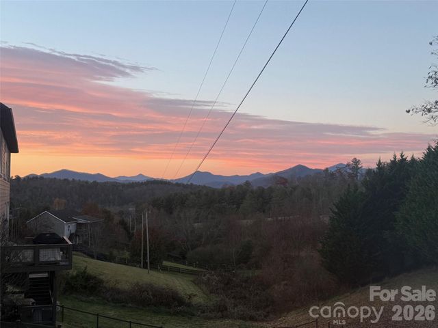1 Little Oak Road, Leicester, NC 28748