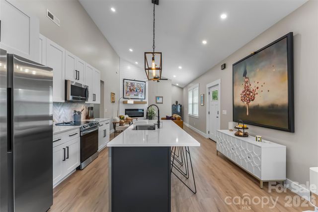 1 Little Oak Road, Leicester, NC 28748