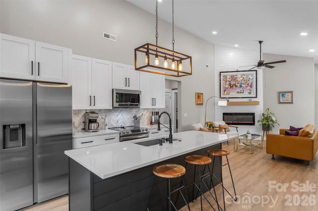 1 Little Oak Road, Leicester, NC 28748