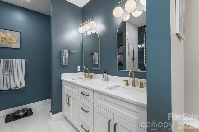 1 Little Oak Road, Leicester, NC 28748