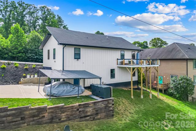 1 Little Oak Road, Leicester, NC 28748