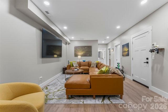 1 Little Oak Road, Leicester, NC 28748
