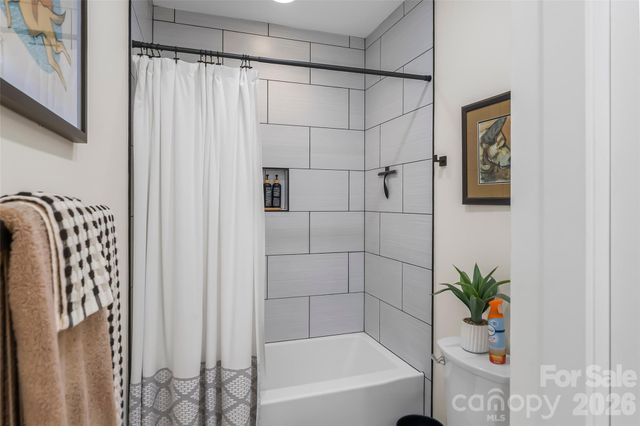 1 Little Oak Road, Leicester, NC 28748