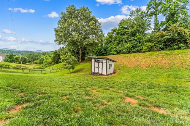 1 Little Oak Road, Leicester, NC 28748