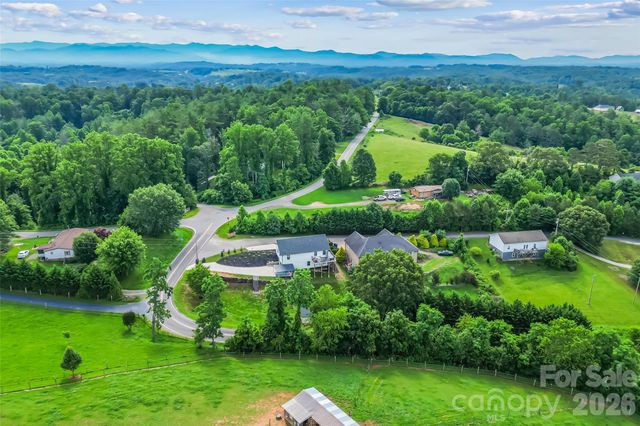 1 Little Oak Road, Leicester, NC 28748