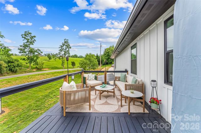1 Little Oak Road, Leicester, NC 28748