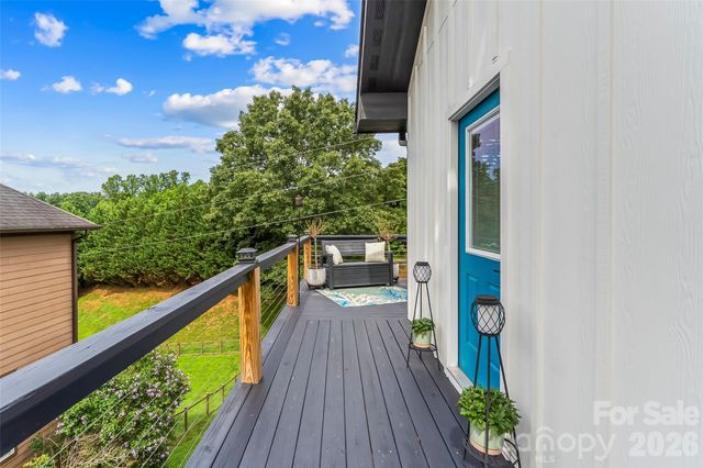 1 Little Oak Road, Leicester, NC 28748