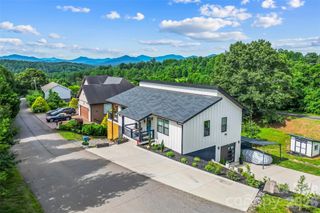 1 Little Oak Road, Leicester, NC 28748