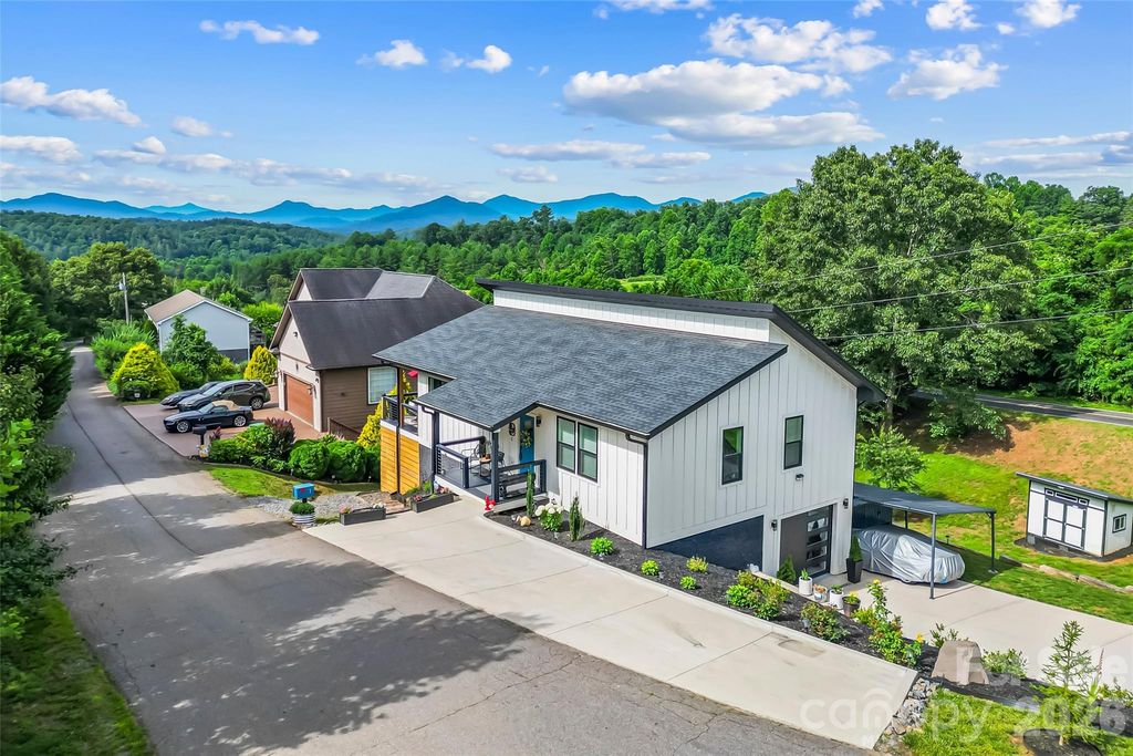 1 Little Oak Road, Leicester, NC 28748