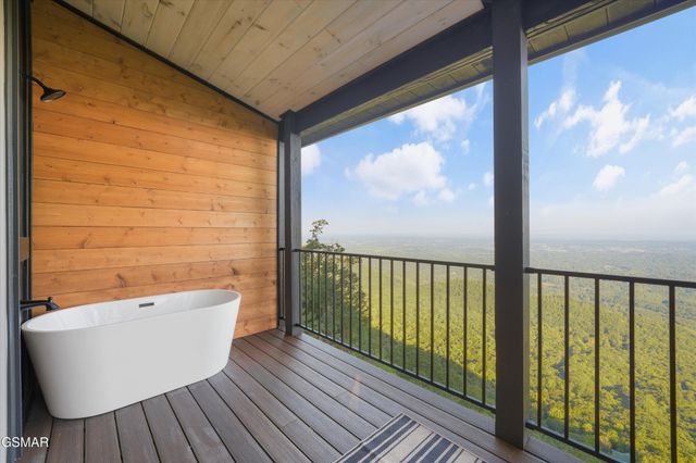 3297 Duncan Springs Road, Sevierville, TN 37876