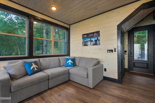 3297 Duncan Springs Road, Sevierville, TN 37876