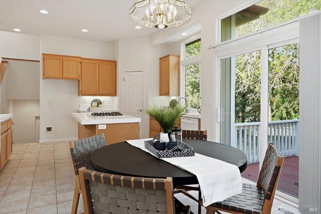 366 Breeden St, Santa Rosa, CA 95409