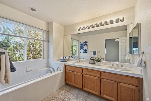 366 Breeden St, Santa Rosa, CA 95409
