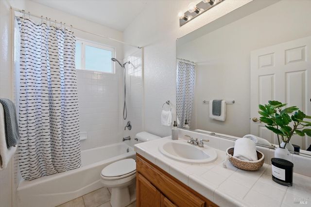 366 Breeden St, Santa Rosa, CA 95409