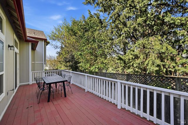 366 Breeden St, Santa Rosa, CA 95409