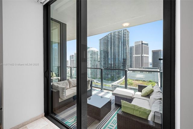 88 SW 7th St 2209, Miami, FL 33130